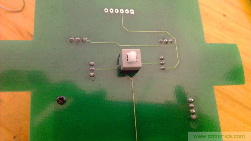 牛人力作！PCB版藍牙智能小車DIY