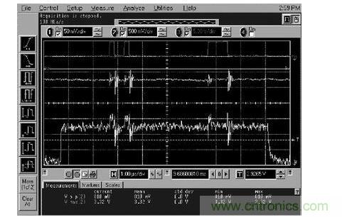 在此示波器照片中，最上面的波形取自JP1(到數(shù)字電位器的數(shù)字碼)，第二個(gè)波形取自JP5(相鄰模擬走線上的噪聲)，最下面的波形取自TP10(16位D/A轉(zhuǎn)換器輸出端的噪聲)。