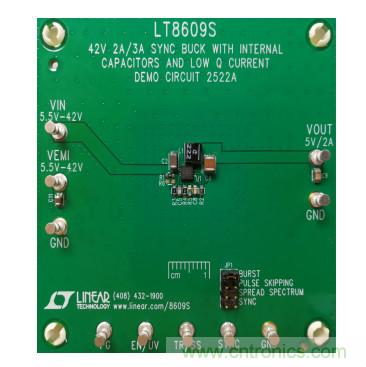 高功率單片式 Silent Switcher 2 穩壓器 滿足 CISPR 25 Class 5 EMI 限制要求并適合狹小的安放空間